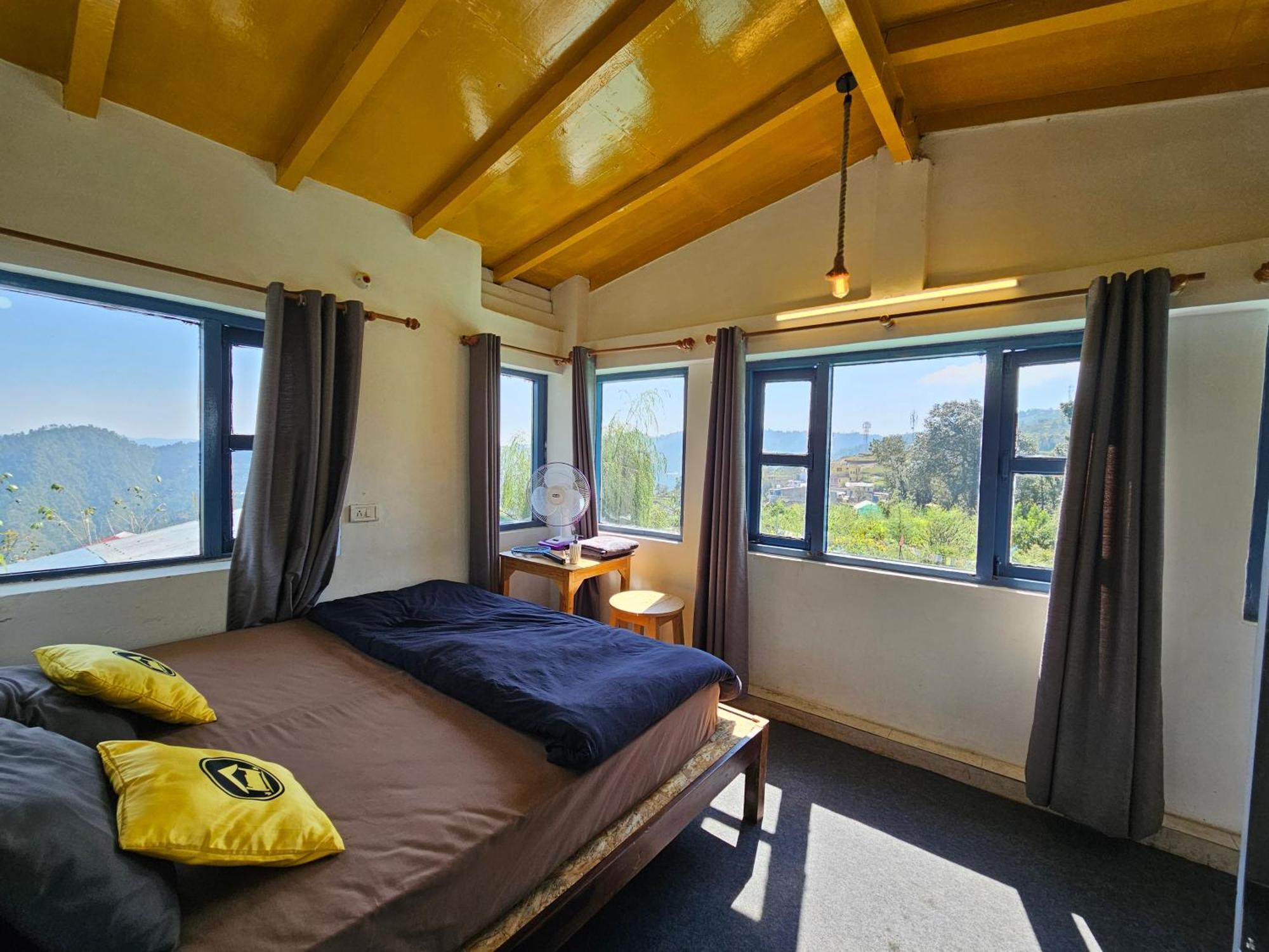 Lushtree Backpackers - Hostel & Cafe Mukteshwar Room photo