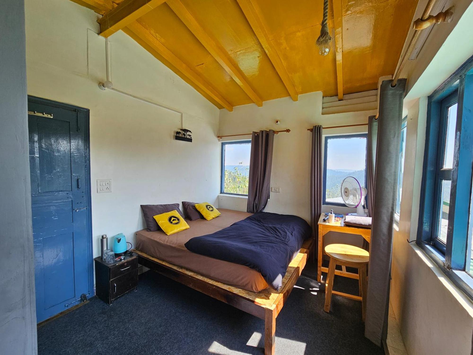 Lushtree Backpackers - Hostel & Cafe Mukteshwar Room photo